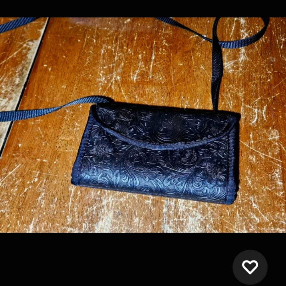 Vintage Dark Chocolate Womens Handbag. Several Compatments. Pockets.